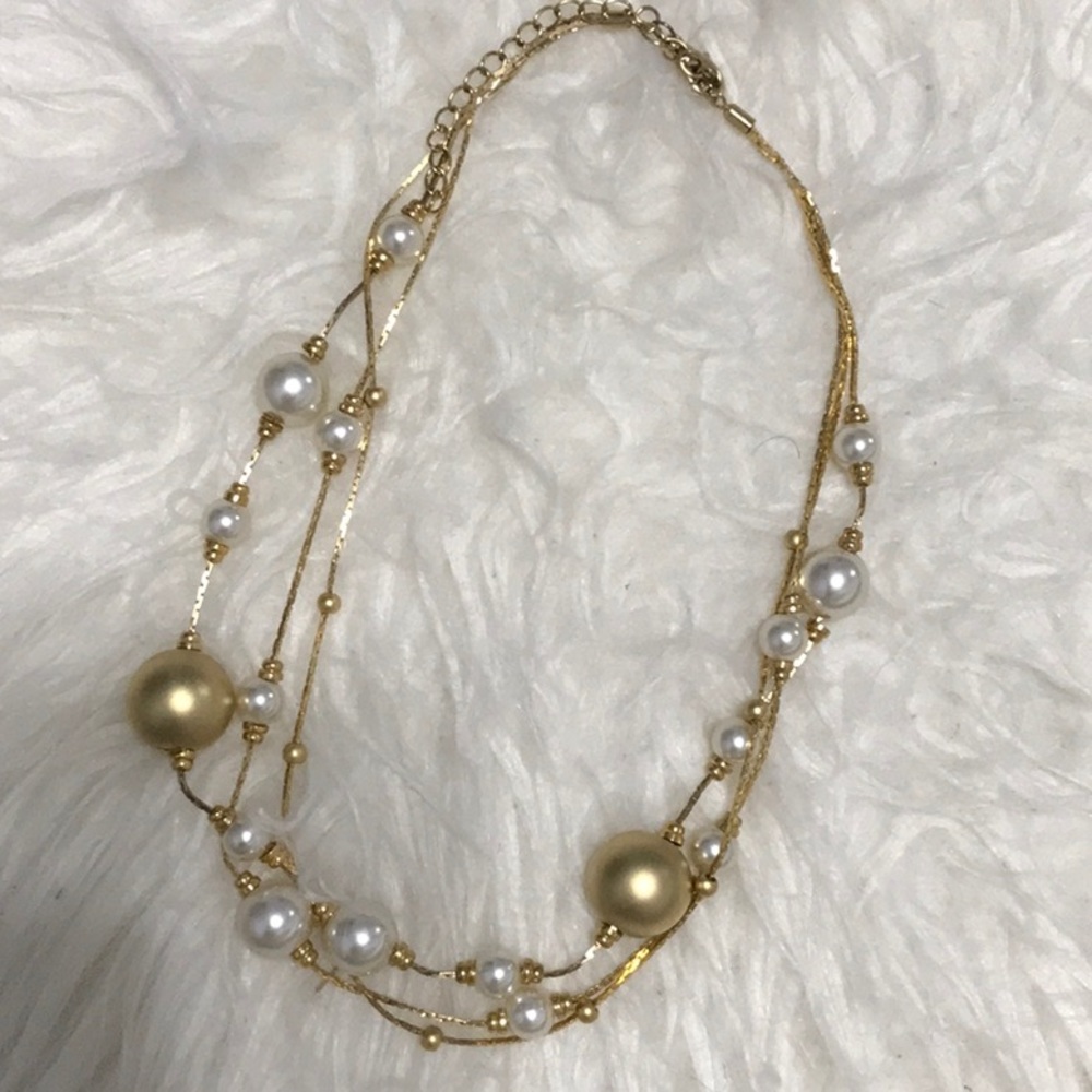 Gold pearl necklace